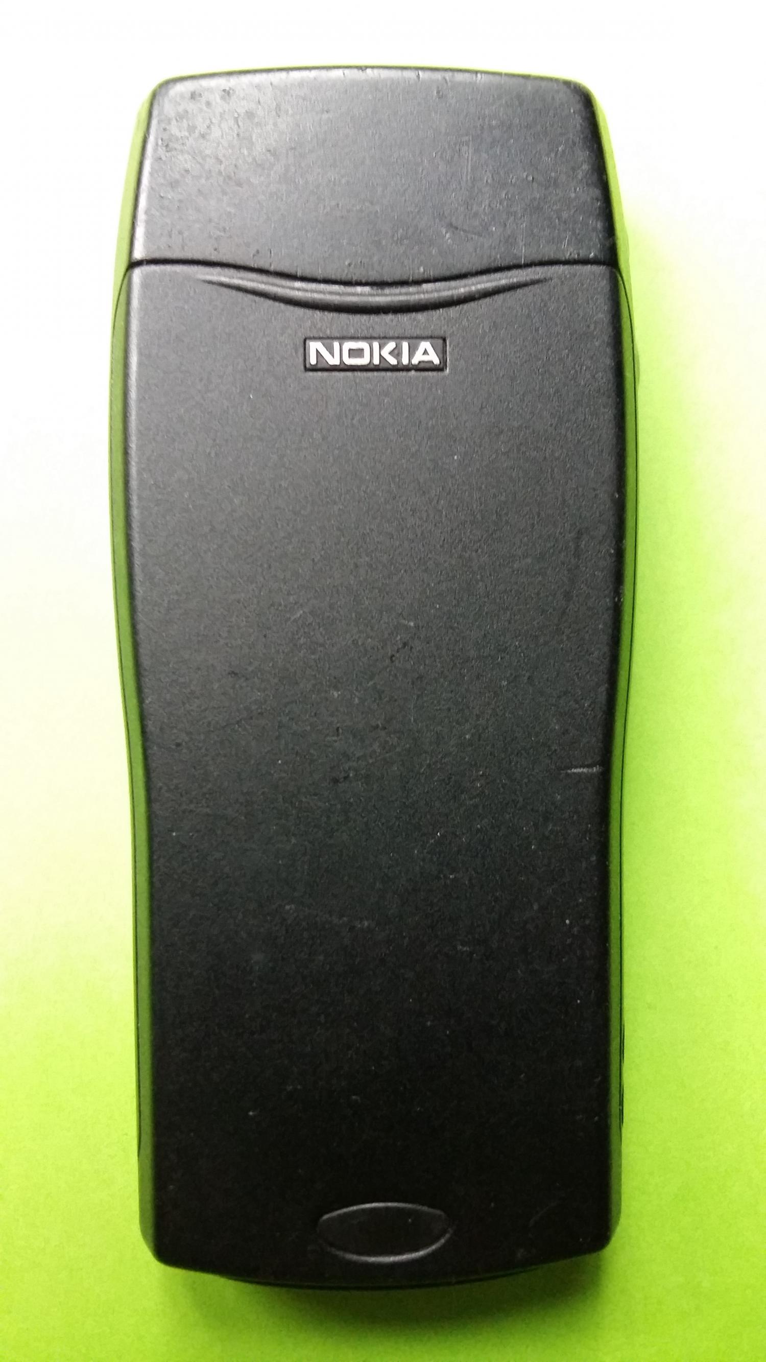image-7299188-Nokia 8210 (32)2.jpg